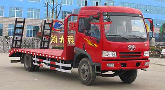 解放小型平板運(yùn)輸車(chē) 湖北程力專(zhuān)用汽車(chē)廠的匠心之作